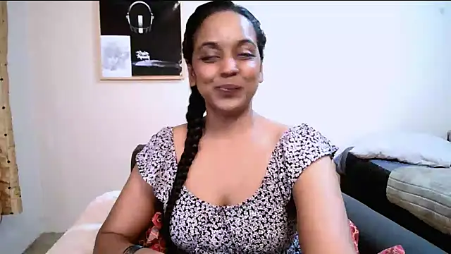 Ria_42 লাইভ XXX চ্যাট