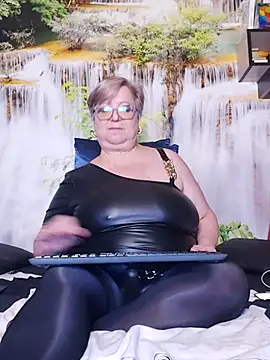 QueenPammy1 লাইভ XXX চ্যাট