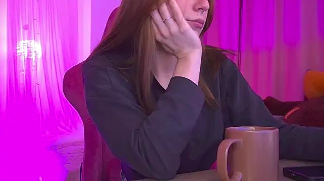 DamnWitchh Adlı Modelin Canlı XXX Sohbeti