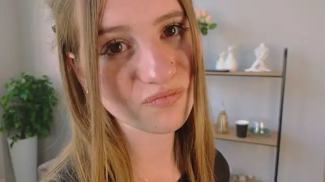 AraceliBrookes - eye contact + tease lips close up