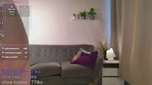 Deluluxee - show boobs and pinch nipples