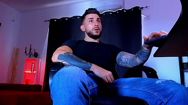 MightyAaron66 Live XXX-Chat