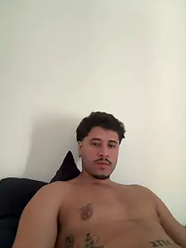 guzzfit Adlı Modelin Canlı XXX Sohbeti
