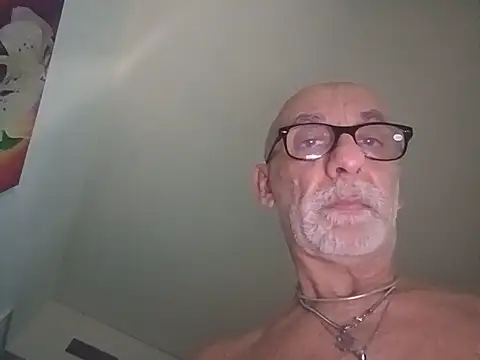Toby2712 XXX чат на живо