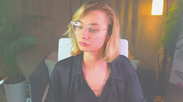XXX chat uživo modela NoraMoreau