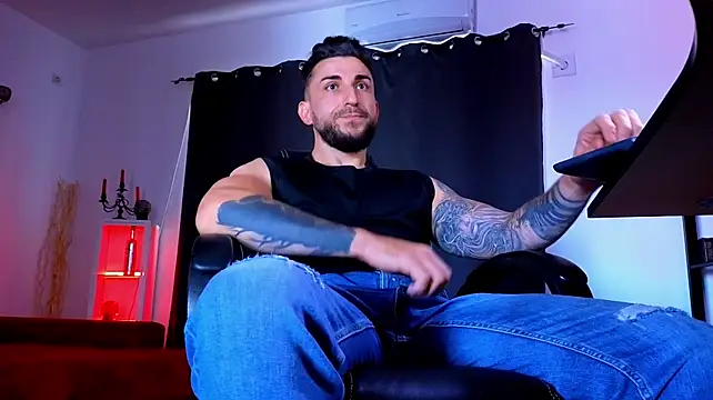 צ'אט XXX בשידור חי של MightyAaron66