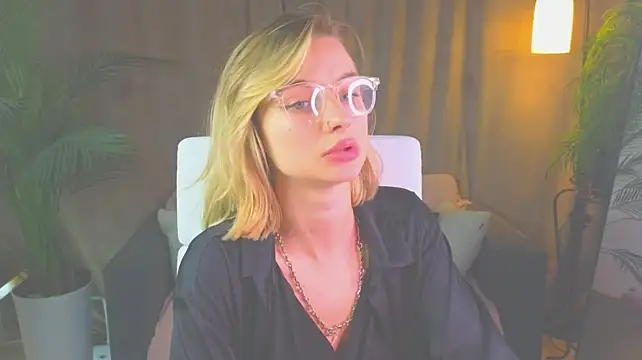 NoraMoreau live XXX chat