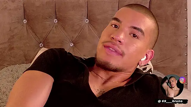 Bruno___69's Live XXX Chat