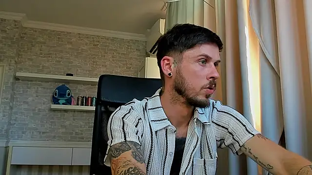 Chat XXX en directo de JonahShaw