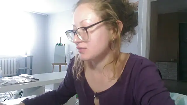 Alice_newhome - open asshole close to cam