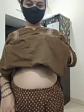 SpasyQueen69 - Olling my boobs