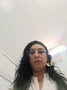 Chatroom XXX en direct de katysquirtdirty