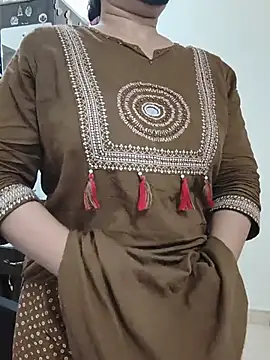 SpasyQueen69 - Olling my boobs