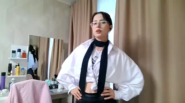 NeomiMckillip - show my outfit