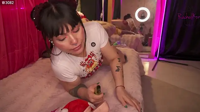 Rachellkors - RIDING A DILDO FROM BEHIND