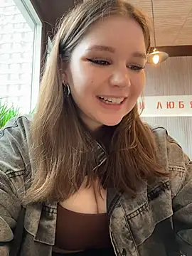 PumaShyXD - SQUIRT RIGHT IN THE CAFE UNDER TABLE