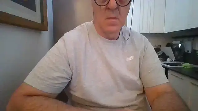 ANONIMO7735's Live XXX Chat