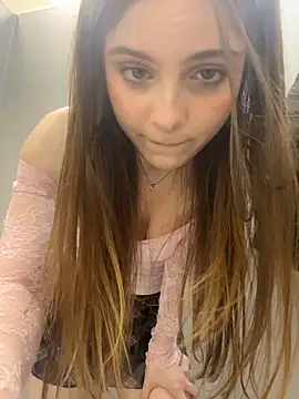 Chatroom XXX en direct de Lunabelle_