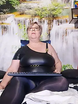 QueenPammy1 – Naživo XXX chat