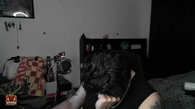 DevilPup75_ লাইভ XXX চ্যাট
