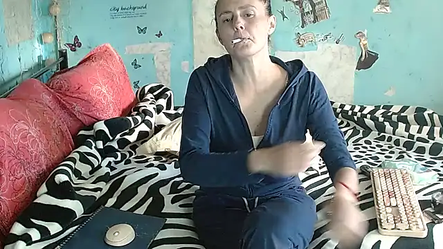 brighteyes77 live XXX chat