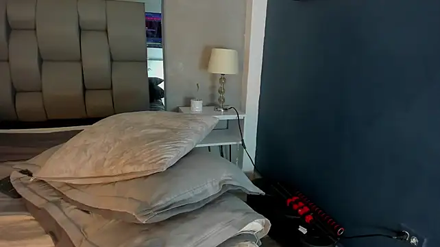 Charlie___Musk's Live XXX Chat