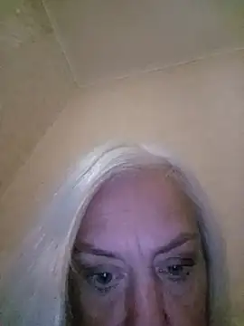 Julia20X লাইভ XXX চ্যাট