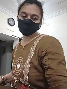 SpasyQueen69 - Olling my boobs