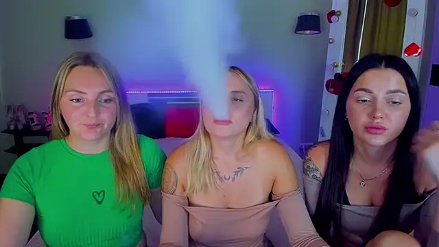XXX chat uživo modela MagicEyess