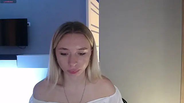 Chat +18 de Emily_Hartt ao vivo