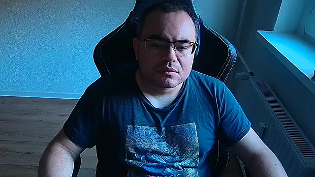 XXX chat uživo modela Latexboy893