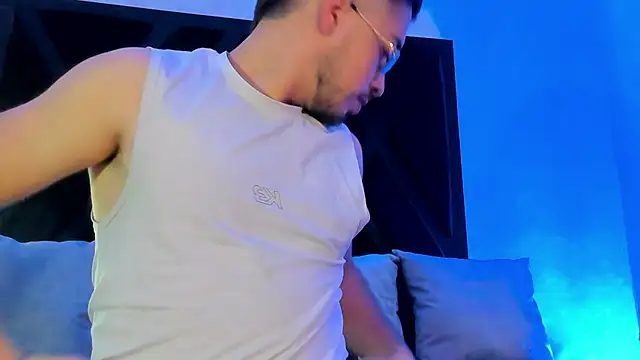 Tommas_Jhonson_ Adlı Modelin Canlı XXX Sohbeti