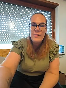 GermanNerdyAlice - 🍑Sexy Pose + 10x Ass Slaps