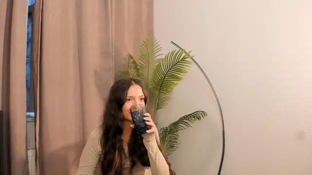 MerilynMilot Live XXX-Chat