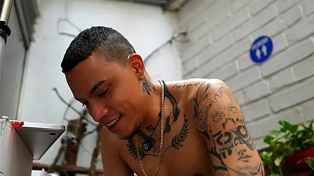 AlphaMasterXxx XXX чат на живо