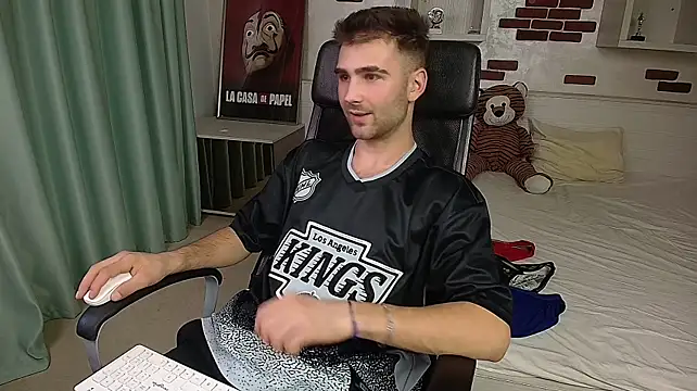KyloEast Adlı Modelin Canlı XXX Sohbeti
