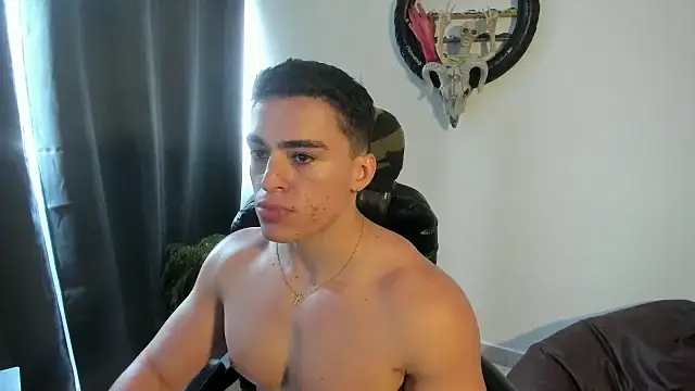 Enzo_Vega Chat XXX in diretta