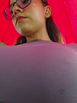 Pretty_roxxyy XXX чат на живо