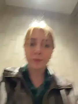 Sunny___Bunny - show tits in public near ppl