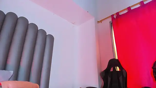 Alisha_Ebonyy - Suck my fingers + show tongue