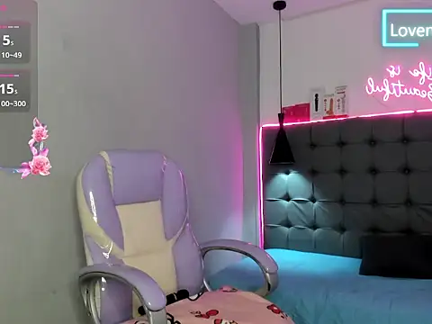 scarletcherry18 Adlı Modelin Canlı XXX Sohbeti