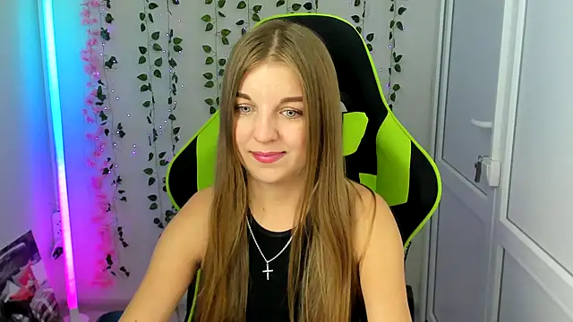 LuckyKinsley - A bit of cute dancing