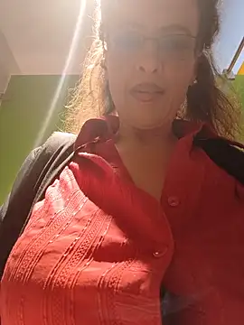 RebeccaNoble - Flash my sexy 🔥 bra outside