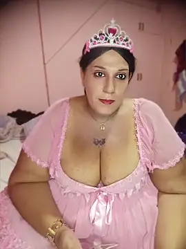 Strongshemail Adlı Modelin Canlı XXX Sohbeti