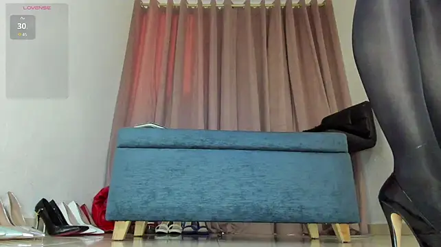 Alannis_Blue1 - Show Ass