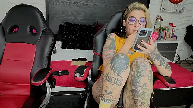 แชท XXX สดของ inkedsinners_