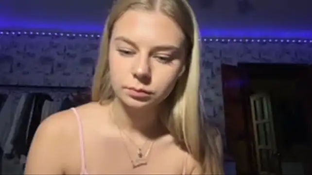 HoneysPiee - rub my boobs ;3