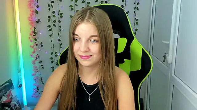 LuckyKinsley Adlı Modelin Canlı XXX Sohbeti