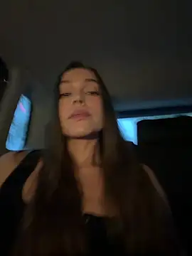 nicole111 XXX чат на живо