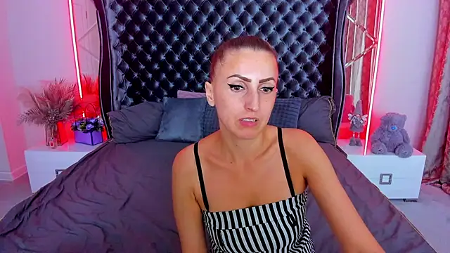 دردشة Rebecca_Diamond الجنسية المباشرة